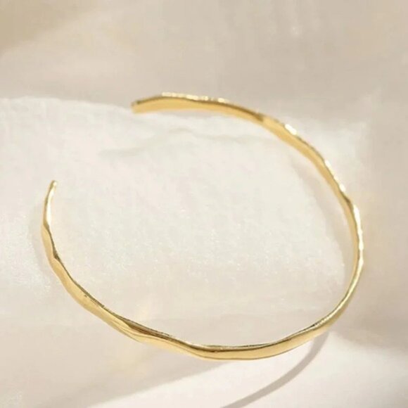 925 Sterling Silver Minimalist Thin Wavy Bangle Cuff Bracelet (Silver or Gold) - Picture 5 of 7